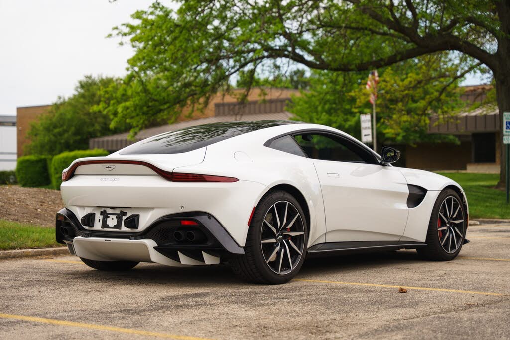 2019 Aston Martin Vantage RWD photo 21