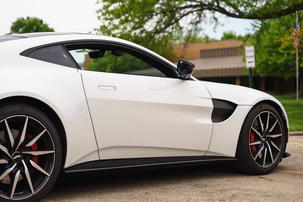 2019 Aston Martin Vantage RWD photo 23