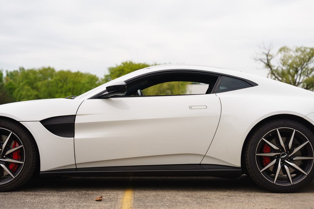 2019 Aston Martin Vantage RWD photo 4