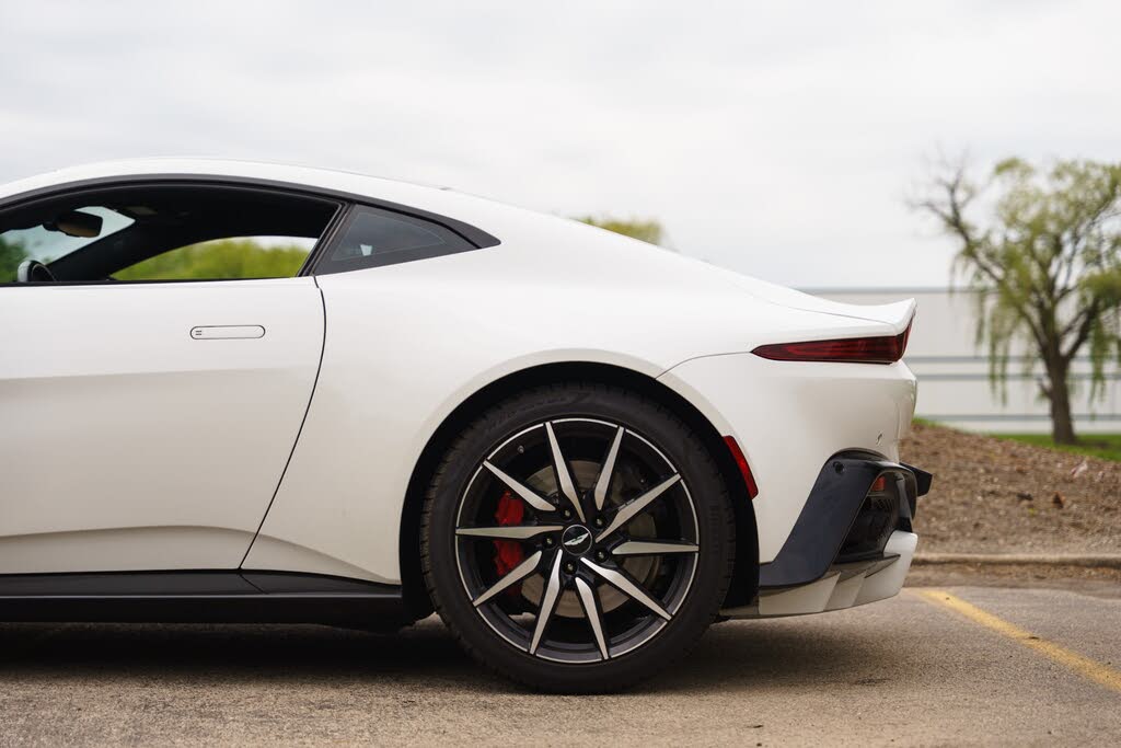 2019 Aston Martin Vantage RWD photo 5