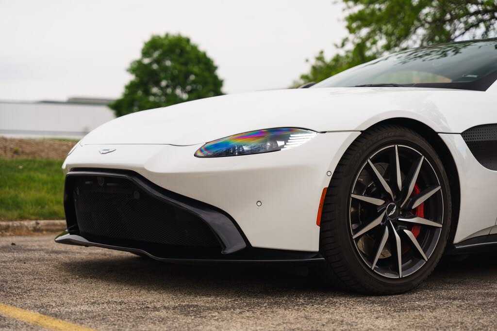 2019 Aston Martin Vantage RWD photo 7