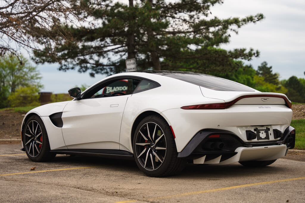 2019 Aston Martin Vantage RWD photo 10