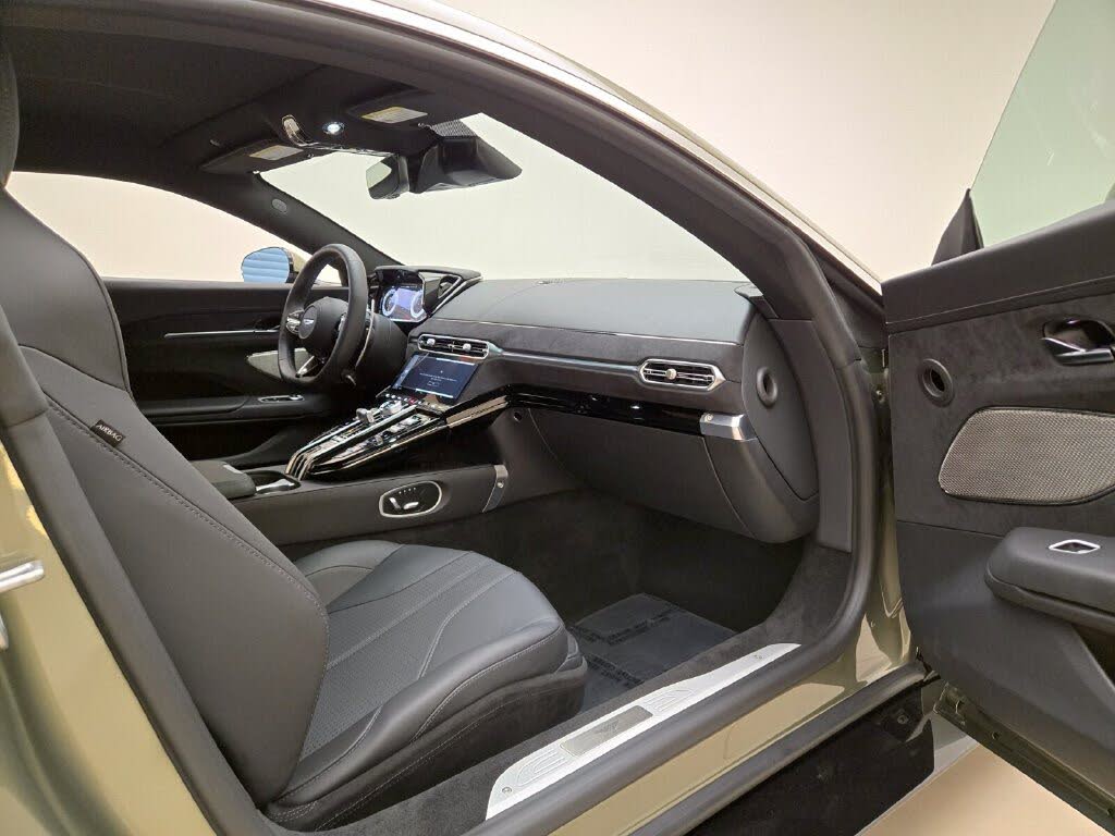 2025 Aston Martin Vantage Coupe RWD photo 20