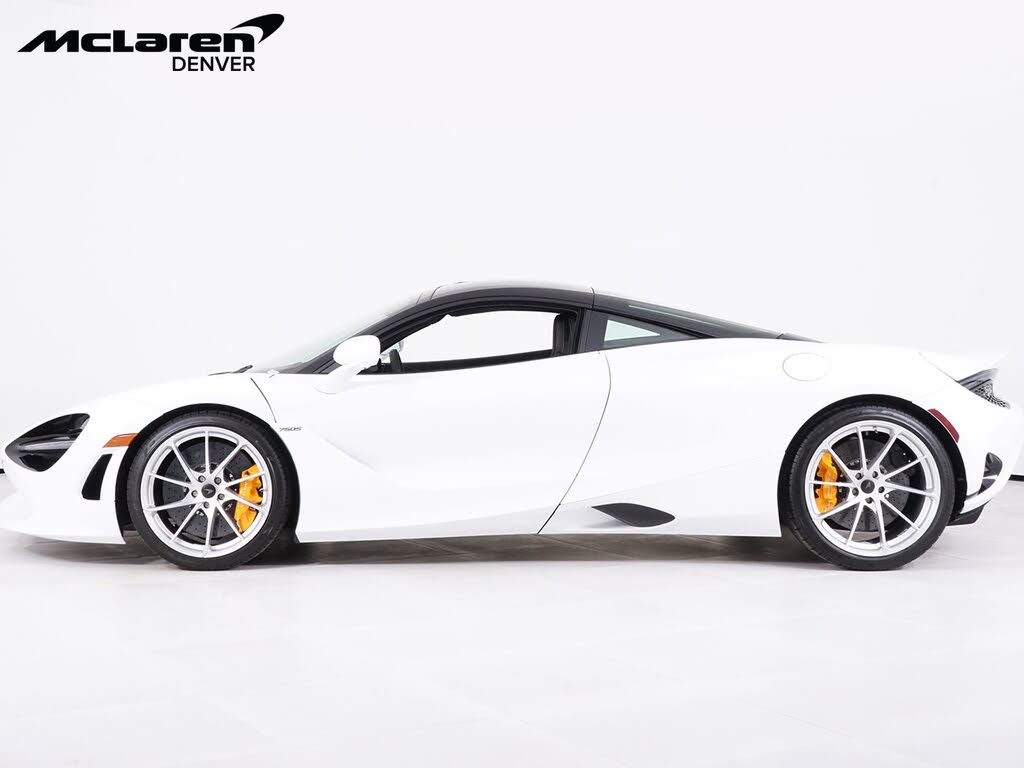 2027 McLaren 750S Coupe RWD photo 2
