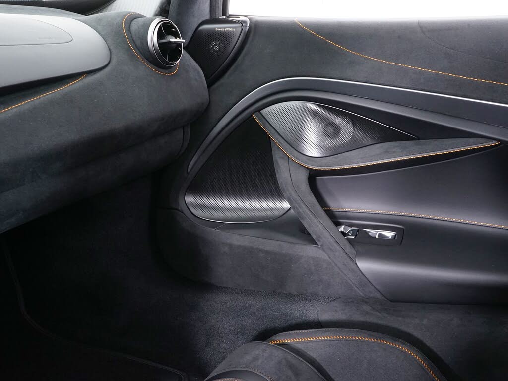 2027 McLaren 750S Coupe RWD photo 23