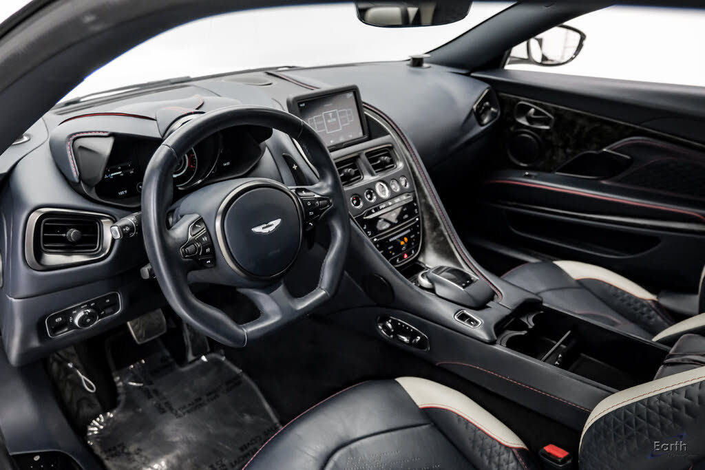 2023 Aston Martin DBS Superleggera Coupe RWD photo 3
