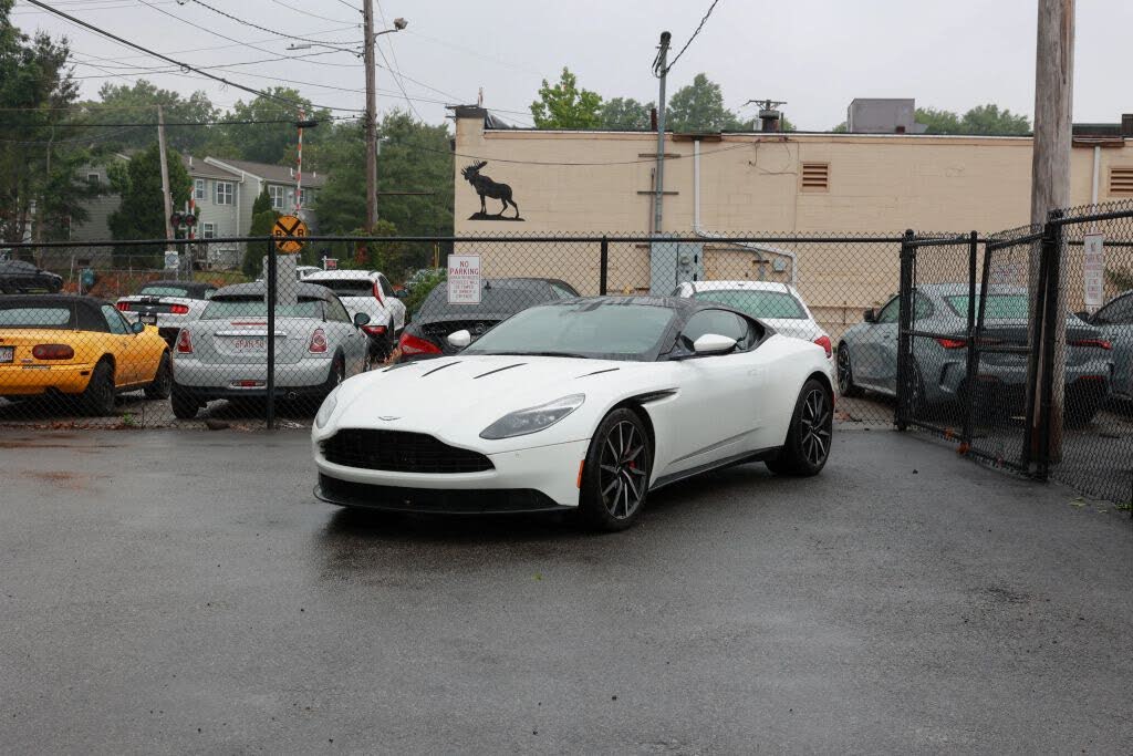 2017 Aston Martin DB11 V12 Coupe RWD photo 2