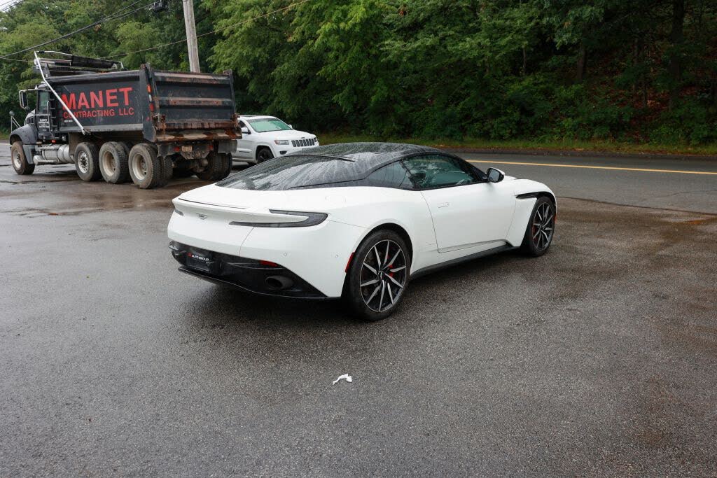 2017 Aston Martin DB11 V12 Coupe RWD photo 16
