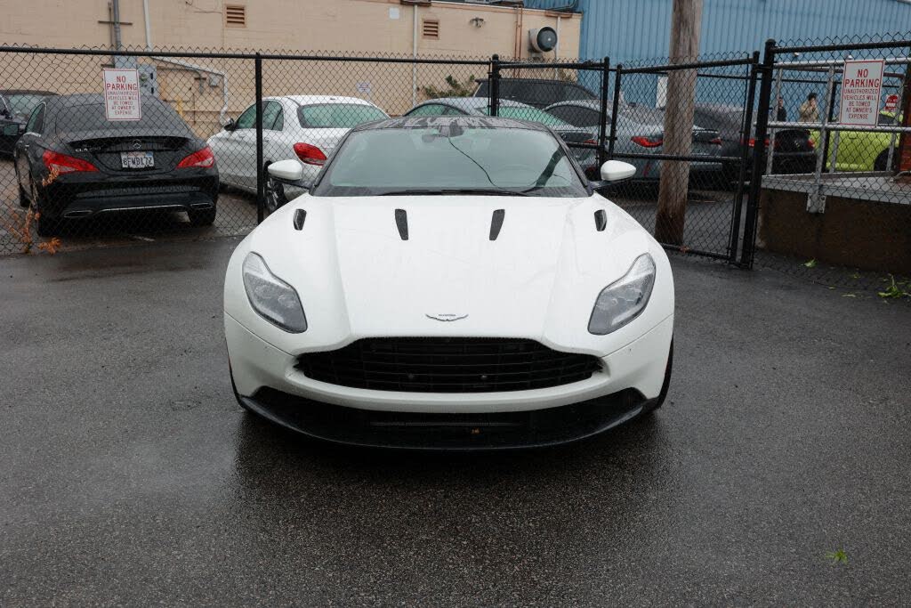 2017 Aston Martin DB11 V12 Coupe RWD photo 3