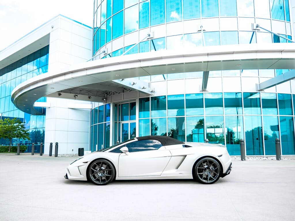 2013 Lamborghini Gallardo LP 560-4 Spyder AWD photo 2
