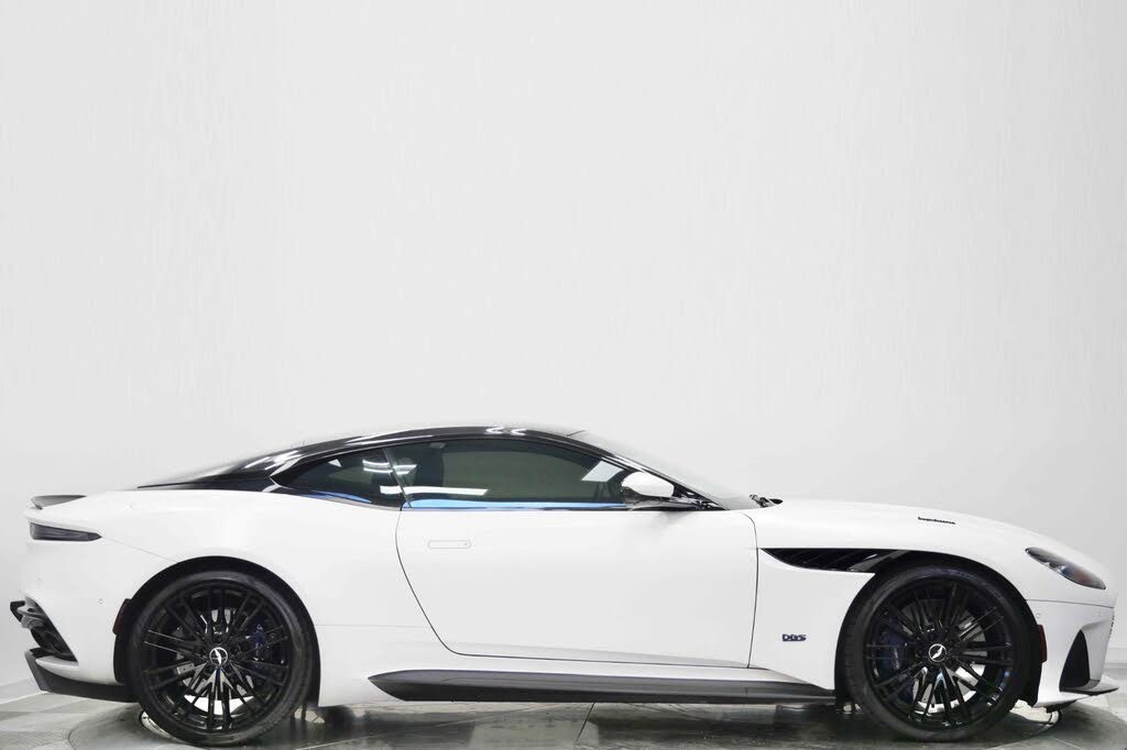 2020 Aston Martin DBS Superleggera Coupe RWD photo 2