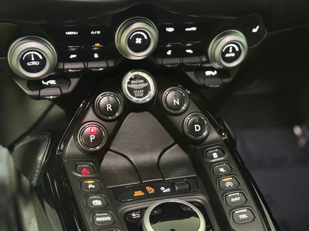 2020 Aston Martin Vantage RWD photo 17