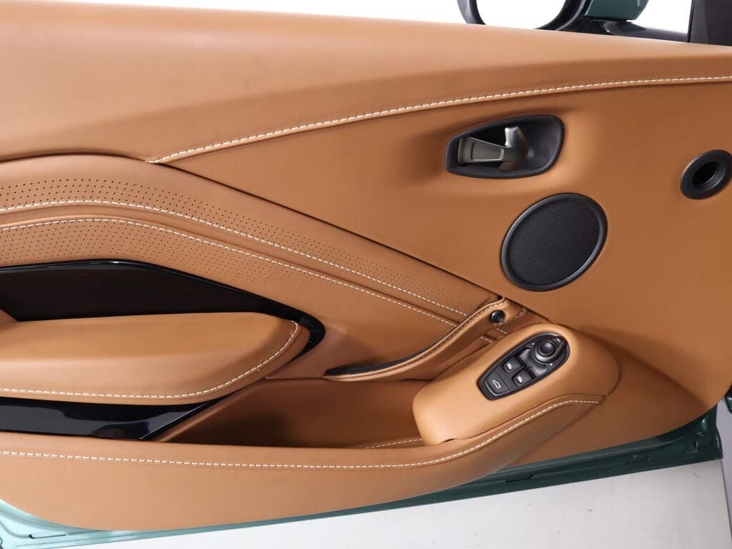 2022 Aston Martin Vantage Coupe RWD photo 18