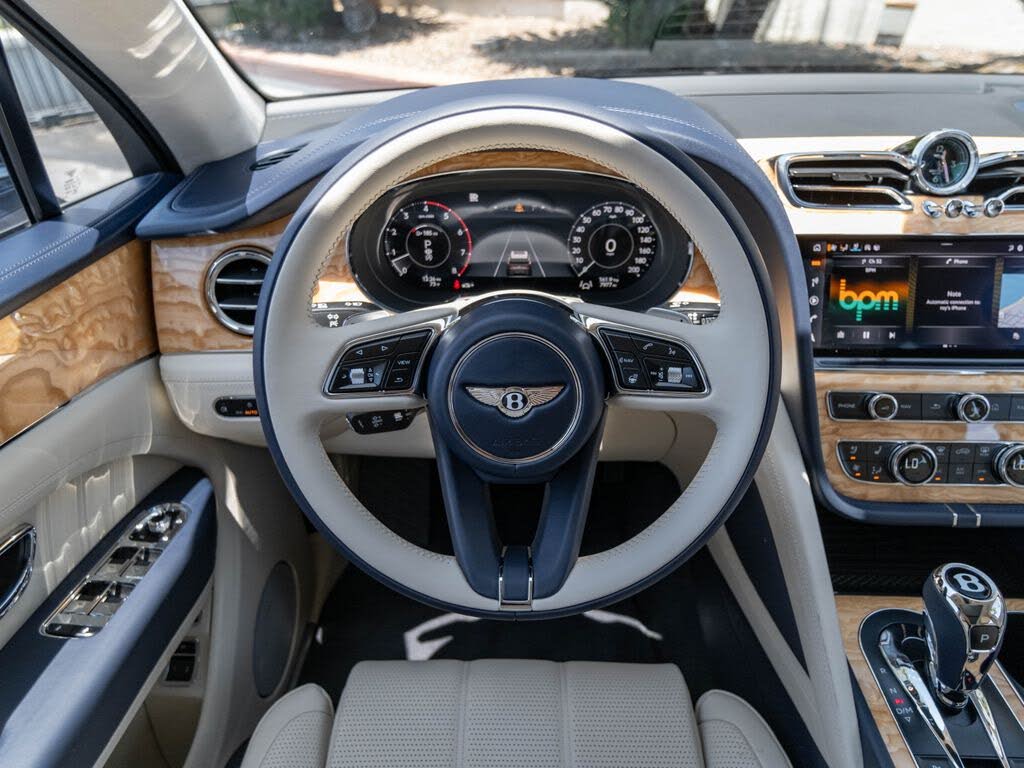 2024 Bentley Bentayga V8 AWD photo 2