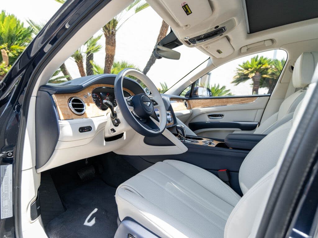 2024 Bentley Bentayga V8 AWD photo 11