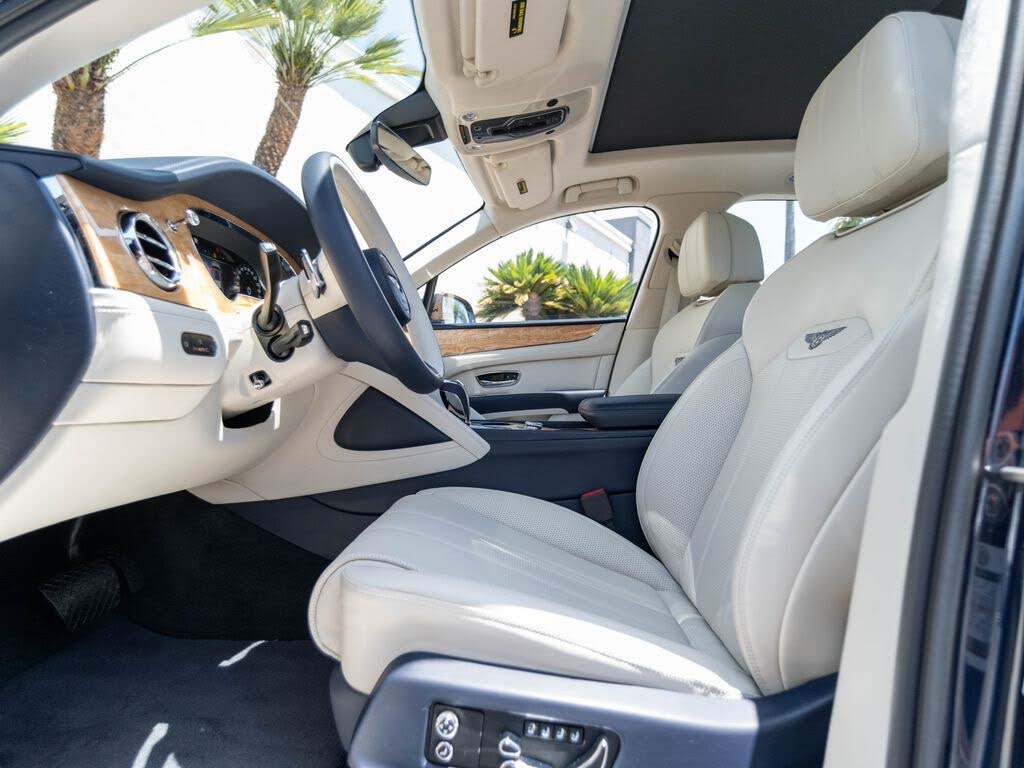 2024 Bentley Bentayga V8 AWD photo 12