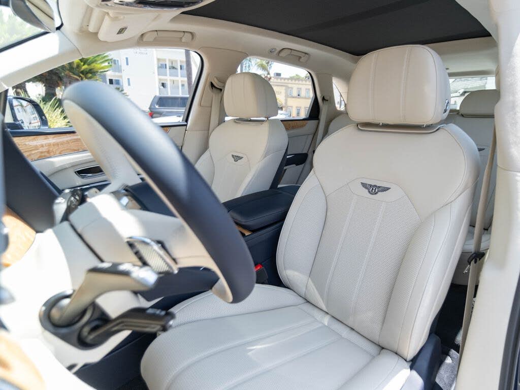 2024 Bentley Bentayga V8 AWD photo 13