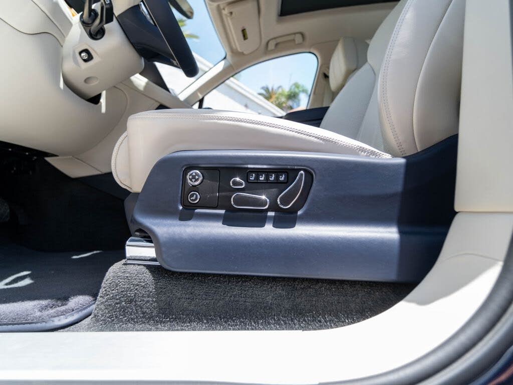 2024 Bentley Bentayga V8 AWD photo 14