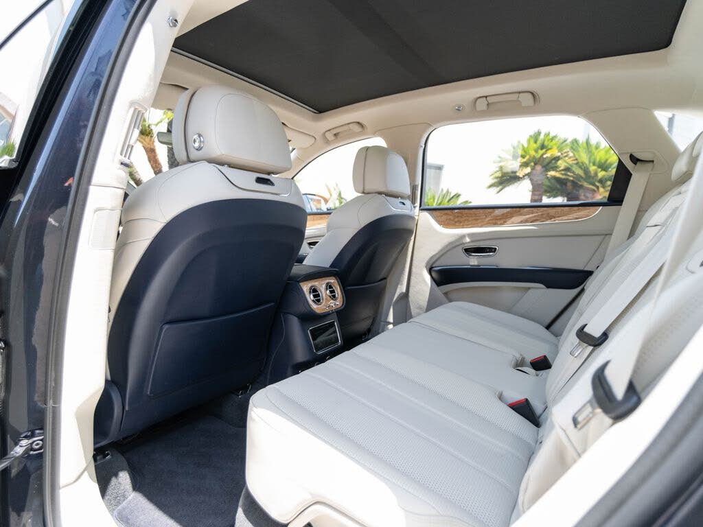 2024 Bentley Bentayga V8 AWD photo 16