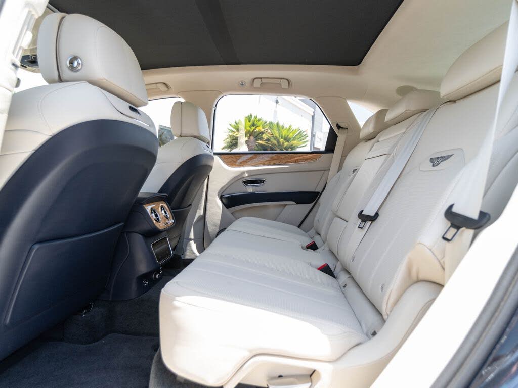 2024 Bentley Bentayga V8 AWD photo 17