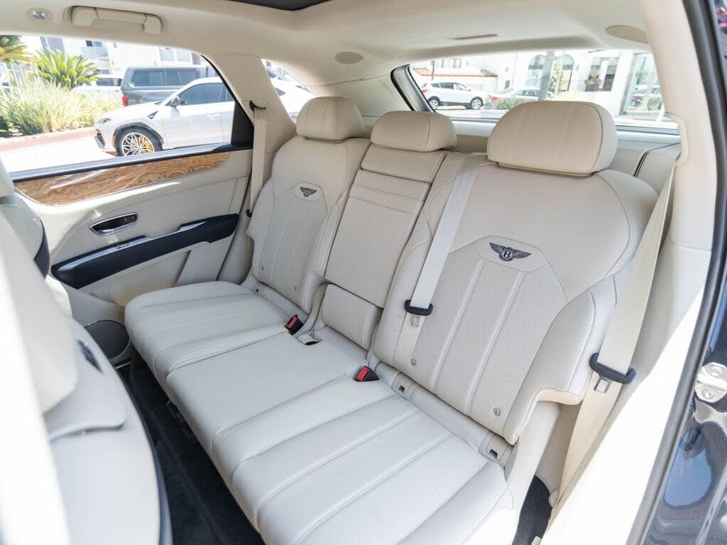 2024 Bentley Bentayga V8 AWD photo 18
