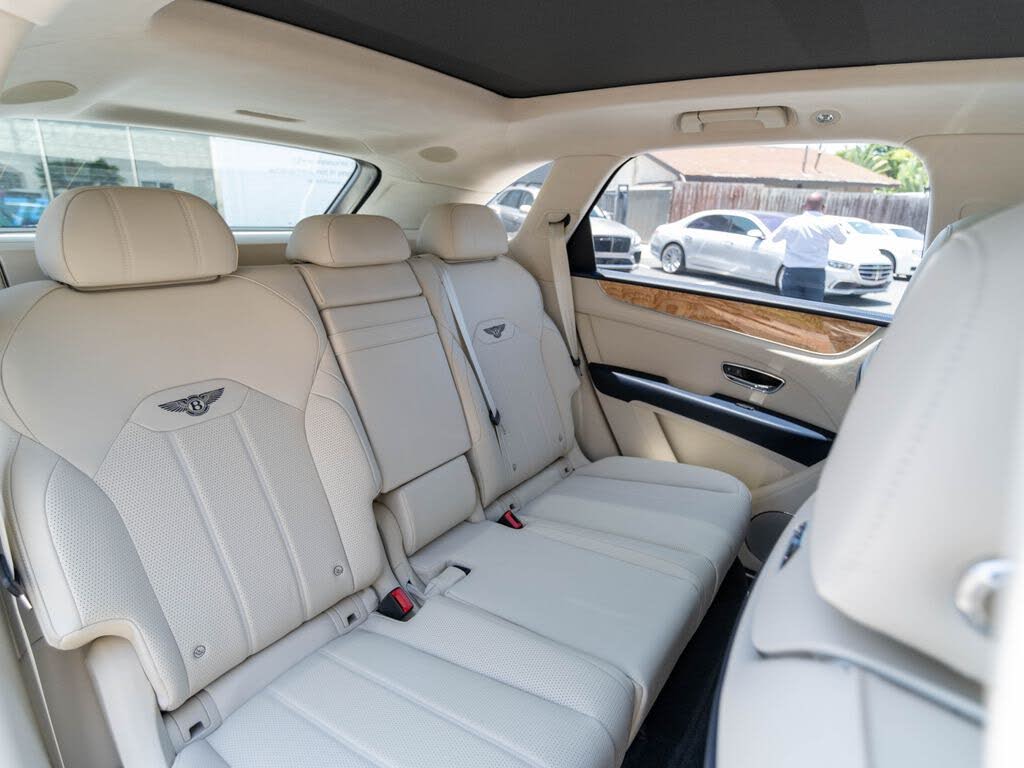 2024 Bentley Bentayga V8 AWD photo 21
