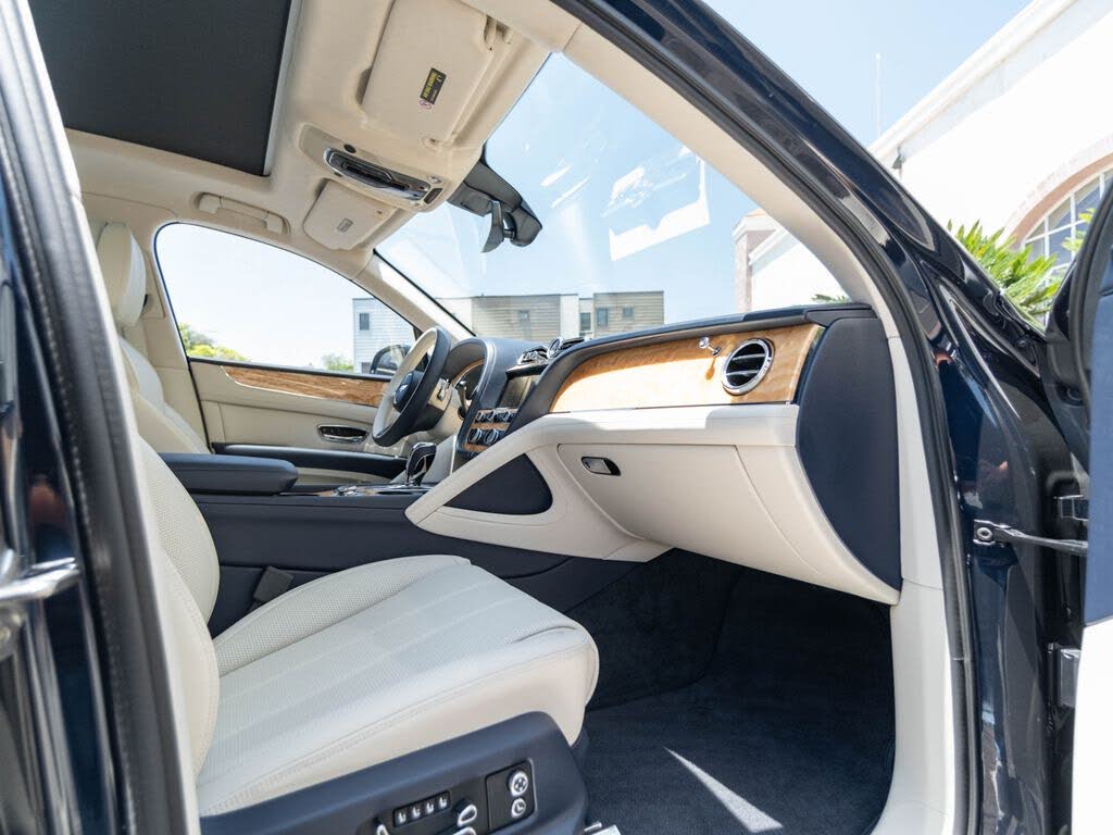 2024 Bentley Bentayga V8 AWD photo 22