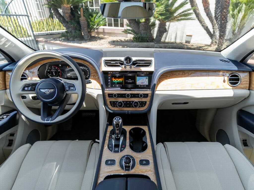 2024 Bentley Bentayga V8 AWD photo 4