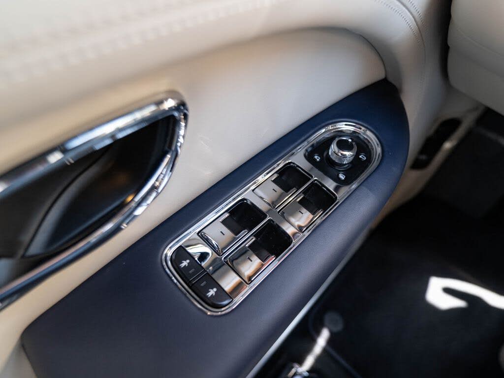 2024 Bentley Bentayga V8 AWD photo 10