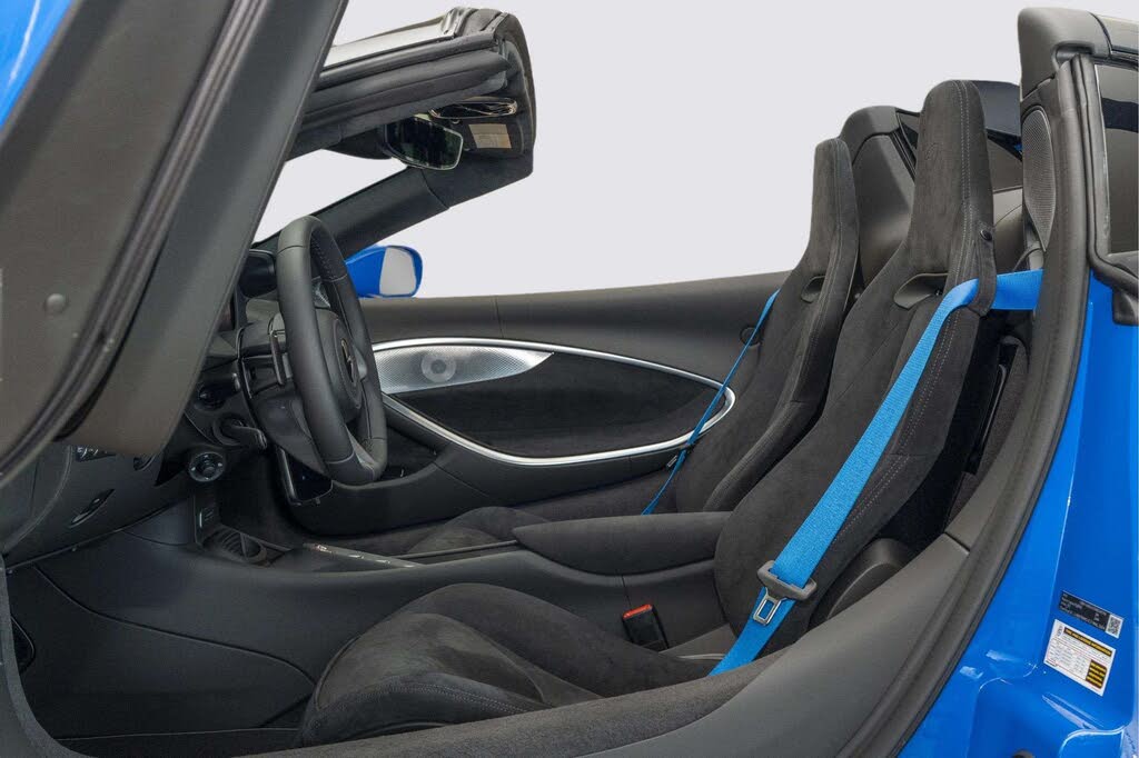 2026 McLaren Artura RWD photo 16
