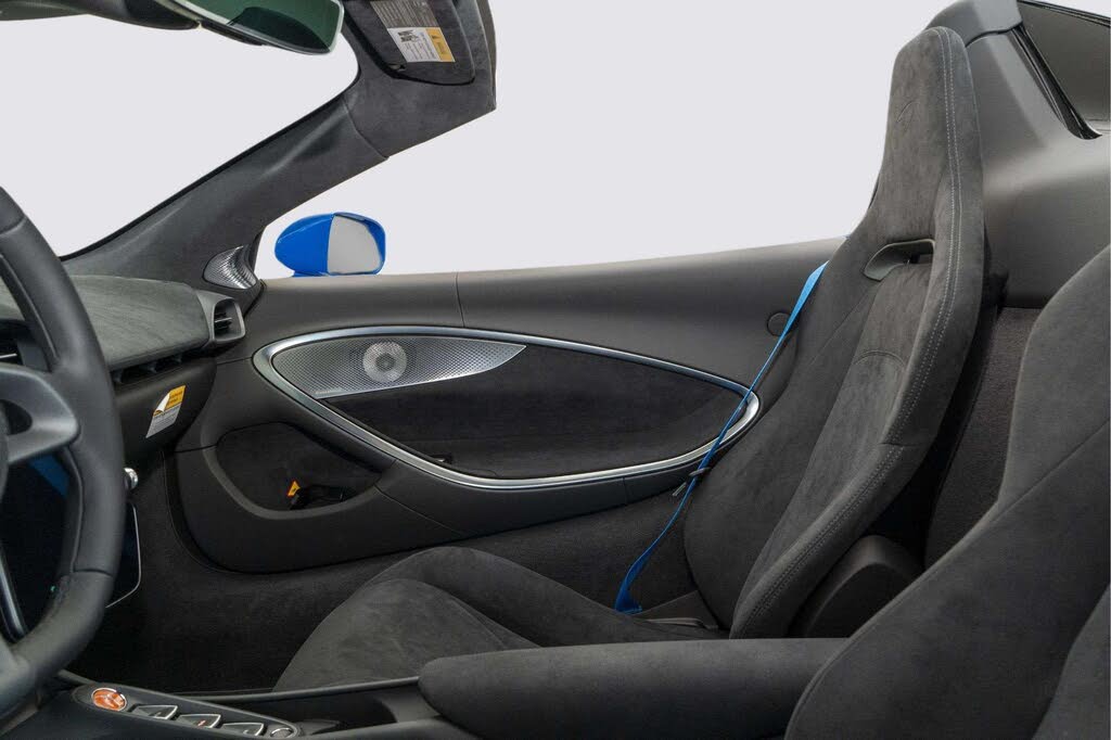 2026 McLaren Artura RWD photo 17
