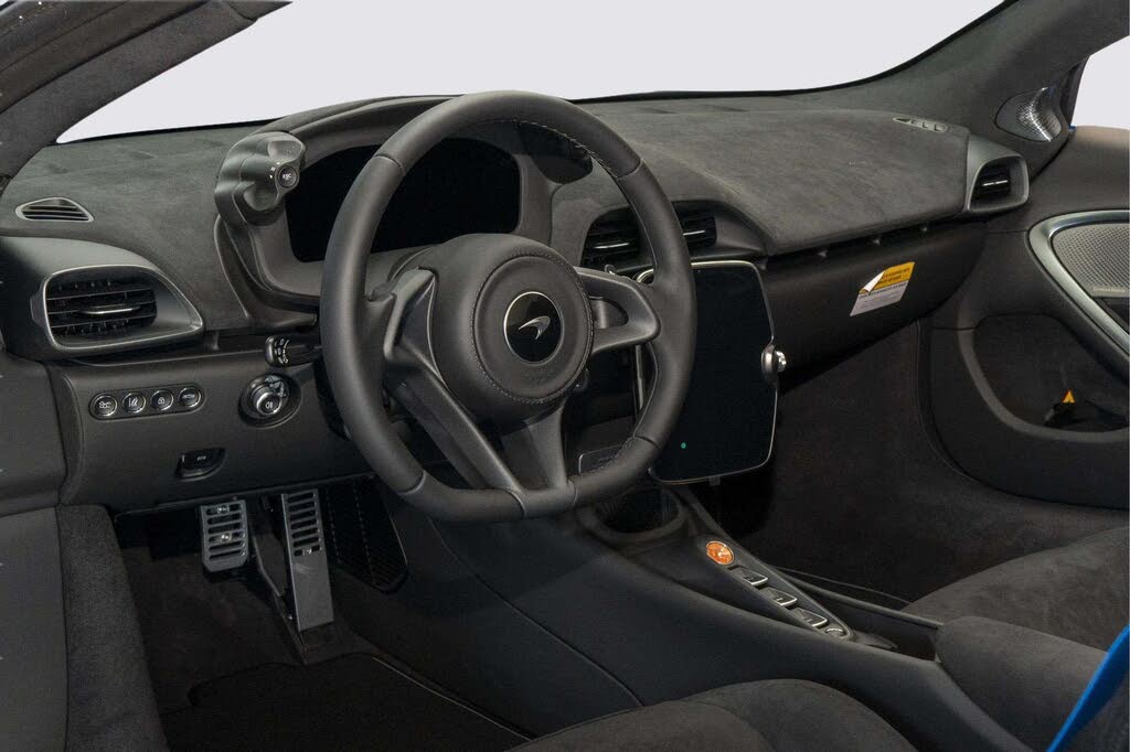 2026 McLaren Artura RWD photo 23