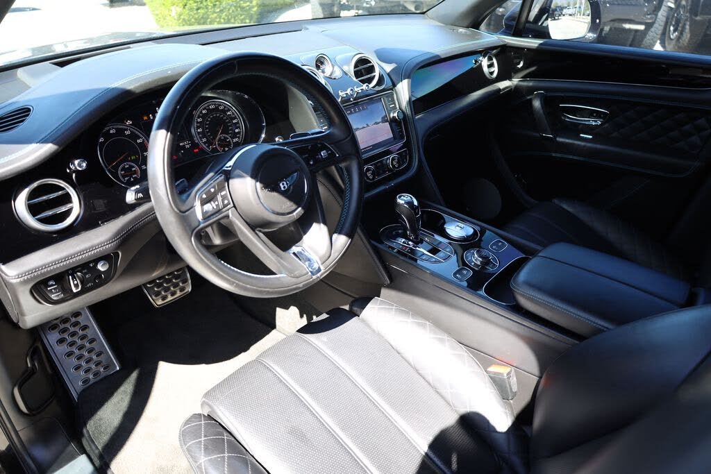 2017 Bentley Bentayga W12 AWD photo 12