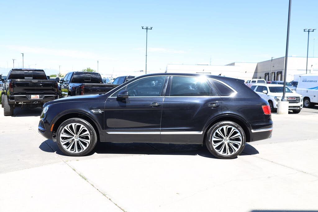 2017 Bentley Bentayga W12 AWD photo 3