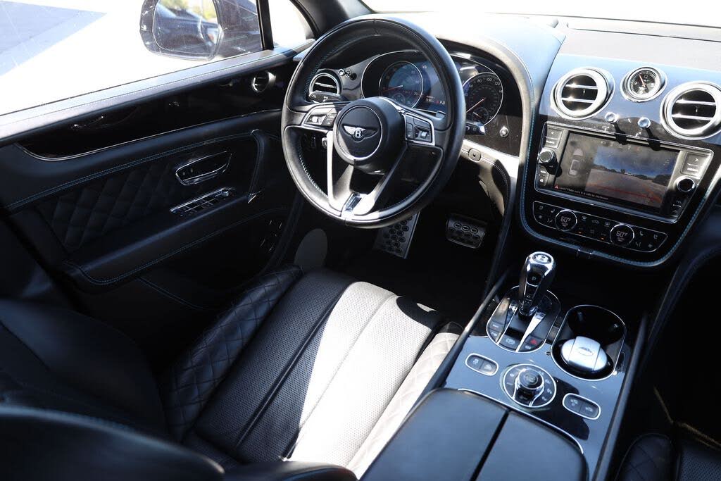 2017 Bentley Bentayga W12 AWD photo 21