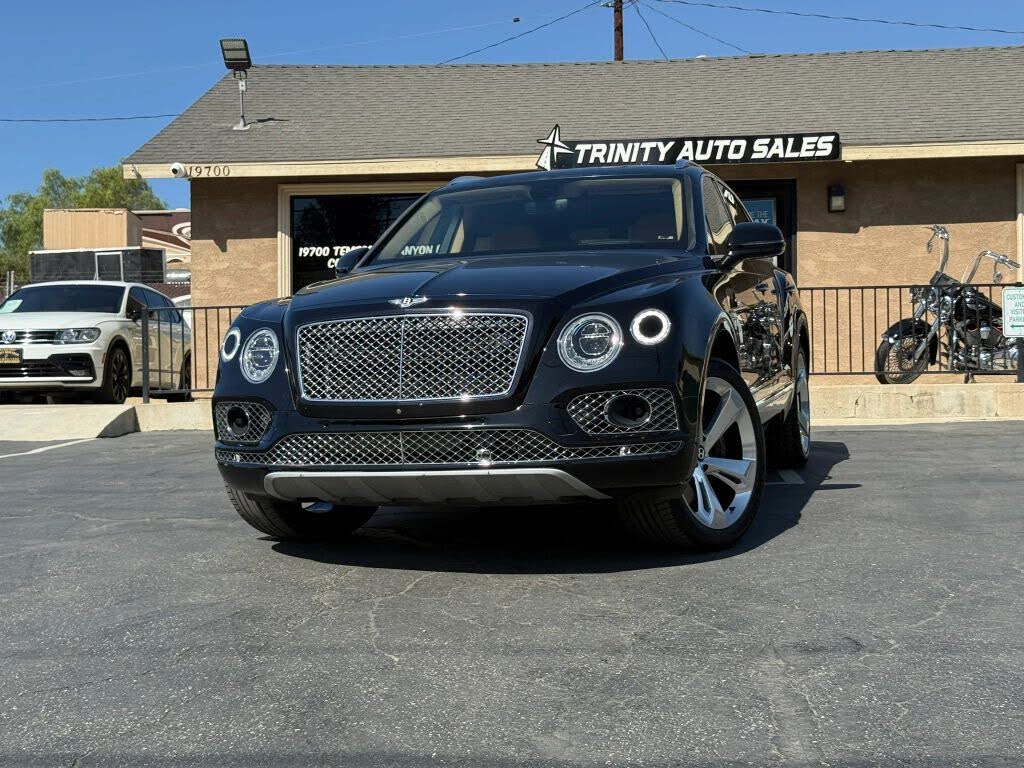 2017 Bentley Bentayga W12 AWD photo 2