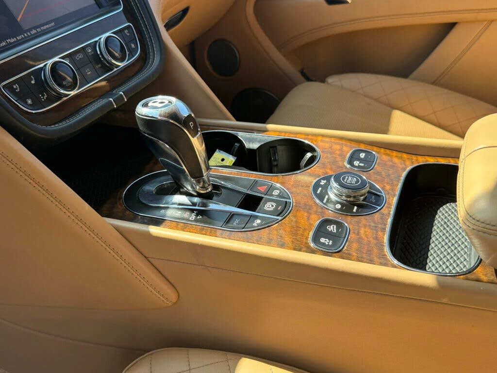 2017 Bentley Bentayga W12 AWD photo 11