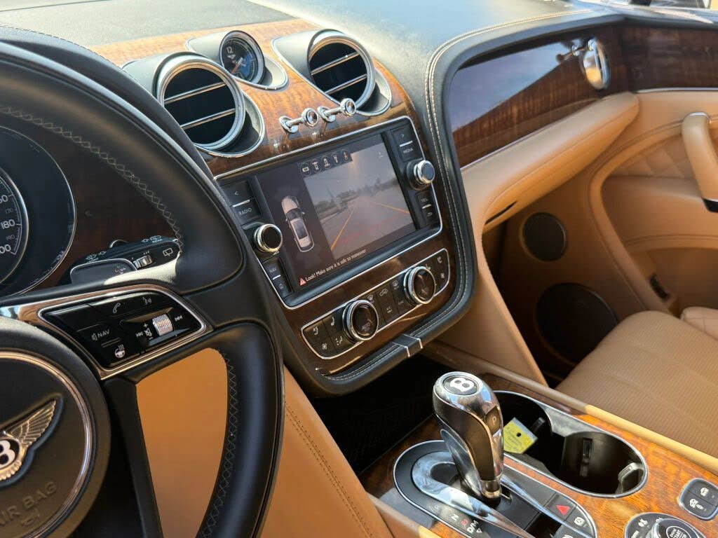 2017 Bentley Bentayga W12 AWD photo 12