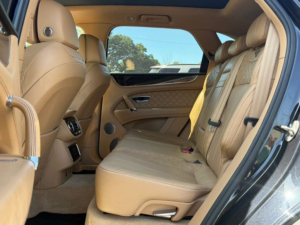 2017 Bentley Bentayga W12 AWD photo 13
