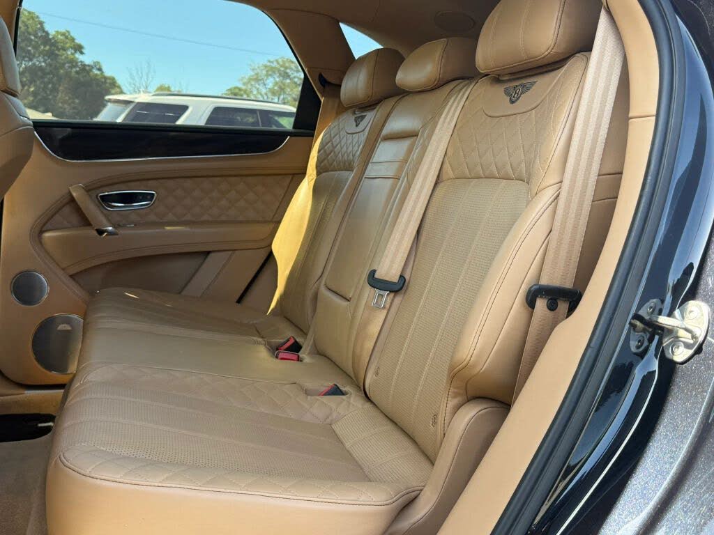 2017 Bentley Bentayga W12 AWD photo 14