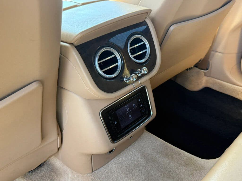 2017 Bentley Bentayga W12 AWD photo 15