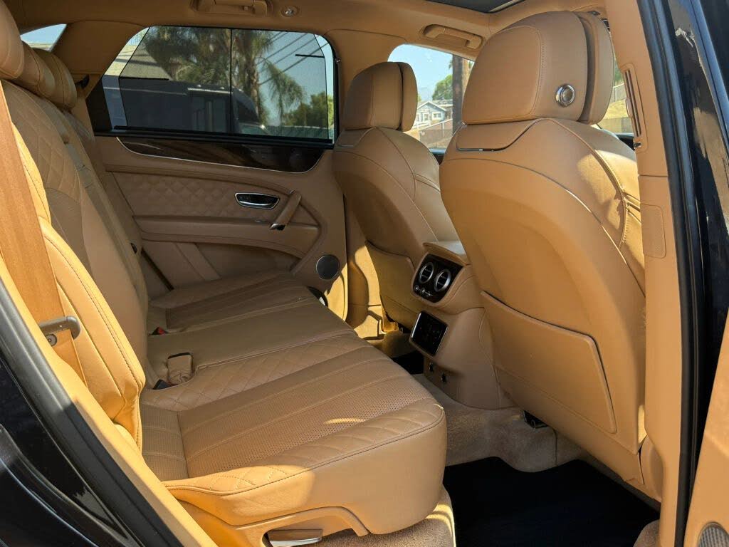 2017 Bentley Bentayga W12 AWD photo 17