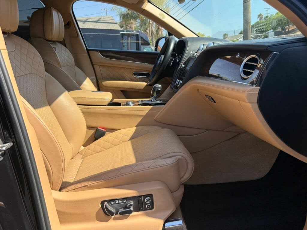2017 Bentley Bentayga W12 AWD photo 18