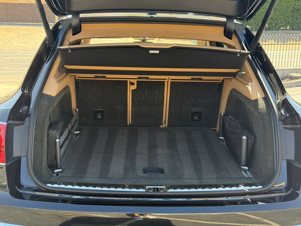 2017 Bentley Bentayga W12 AWD photo 7