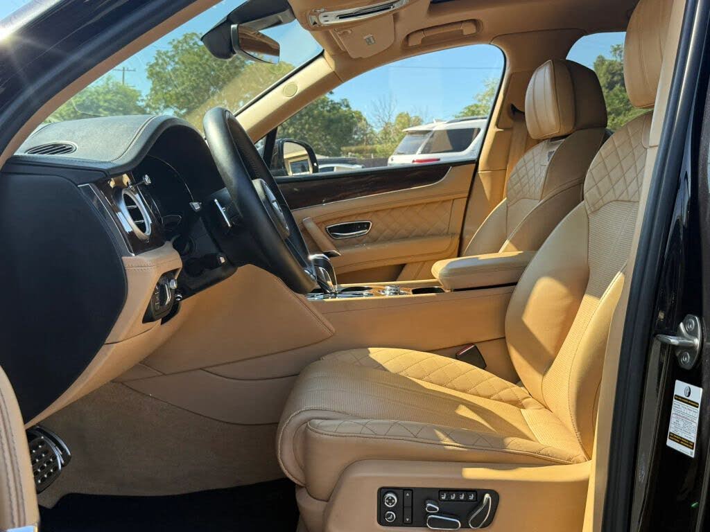 2017 Bentley Bentayga W12 AWD photo 9