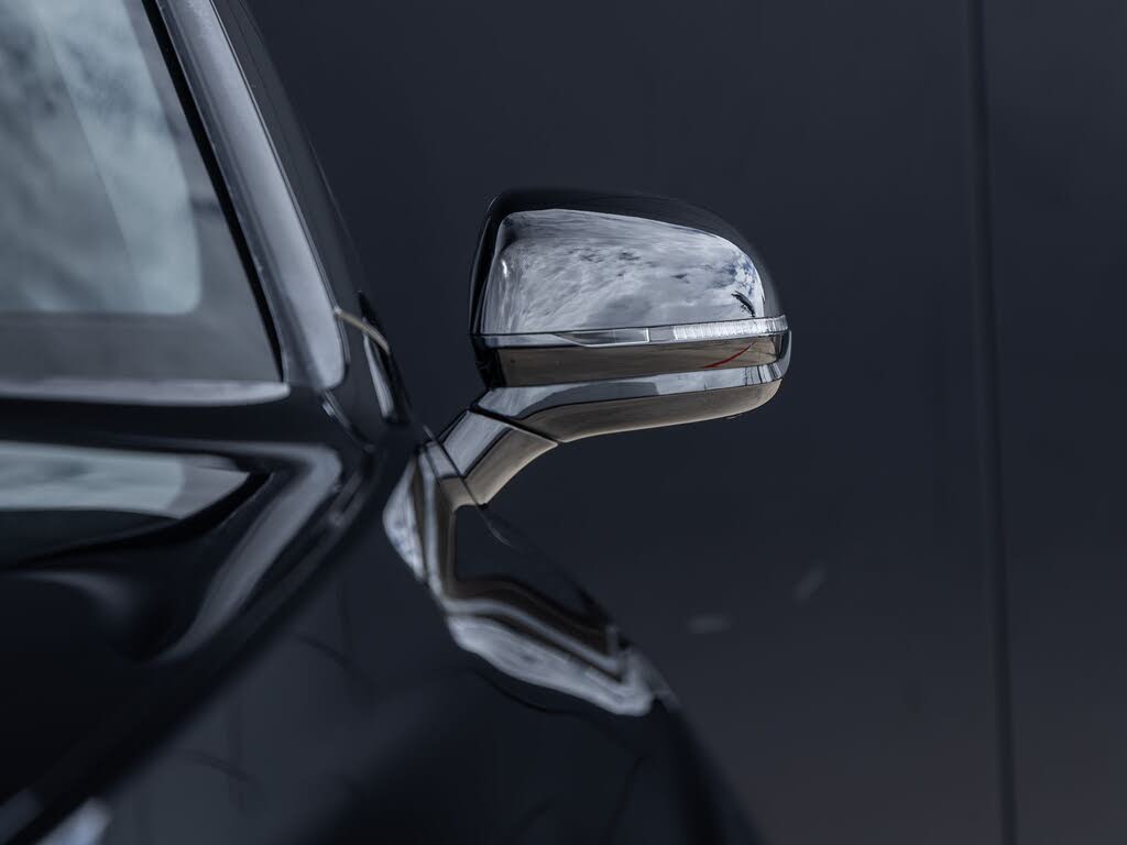 2023 Bentley Bentayga photo 16
