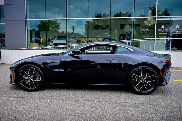 2022 Aston Martin Vantage Coupe RWD photo 8