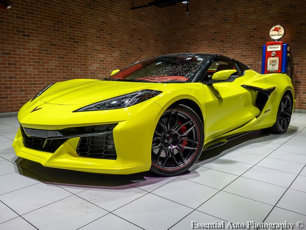2024 Chevrolet Corvette Z06 3LZ Convertible RWD photo 2