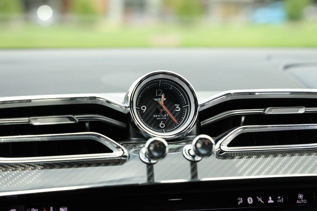 2023 Bentley Bentayga EWB Azure V8 AWD photo 11