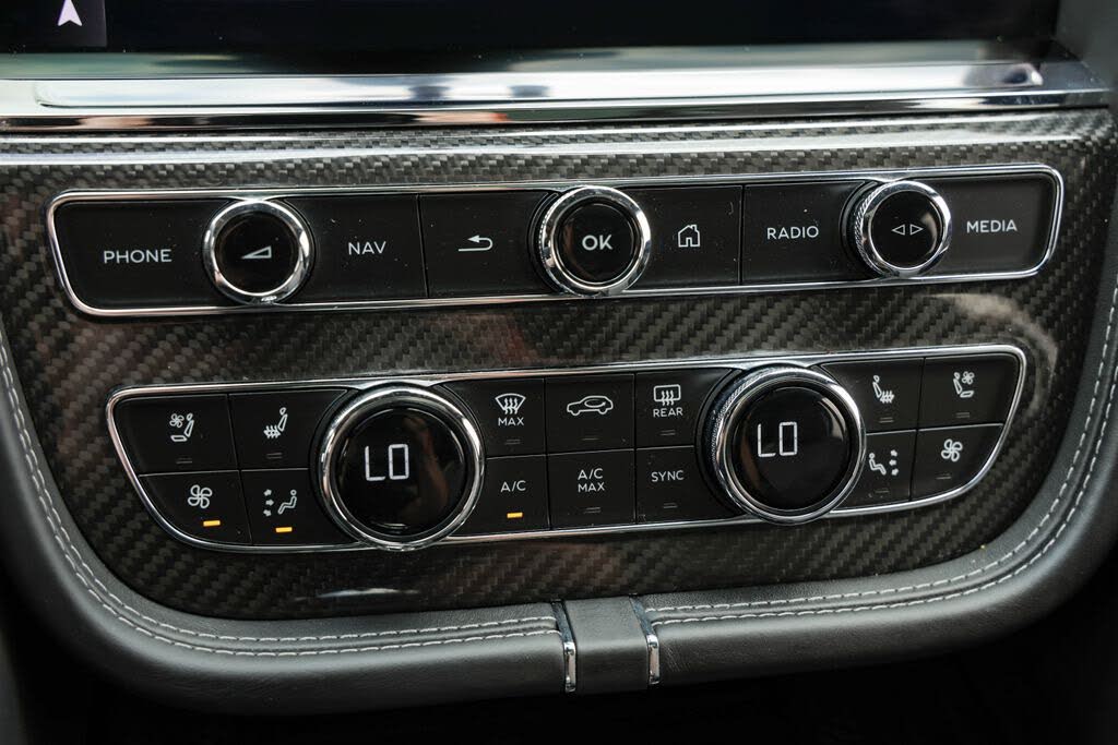 2023 Bentley Bentayga EWB Azure V8 AWD photo 12